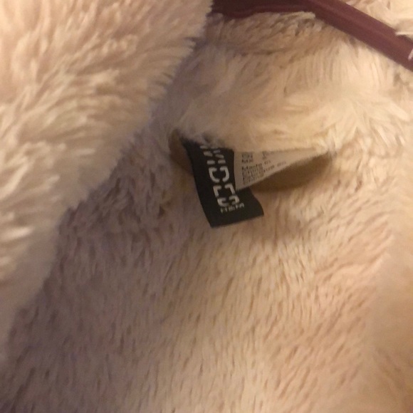 Cute 🧥 - Picture 2 of 3